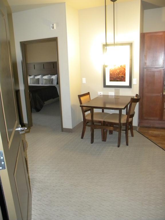 Teddy'S Residential Suites Watford City Kültér fotó